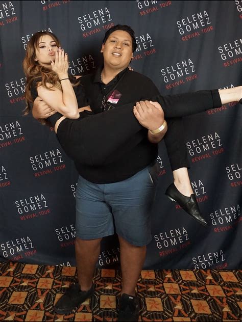 Pin di Electra Heart su Revival tour stuff | Tempesta