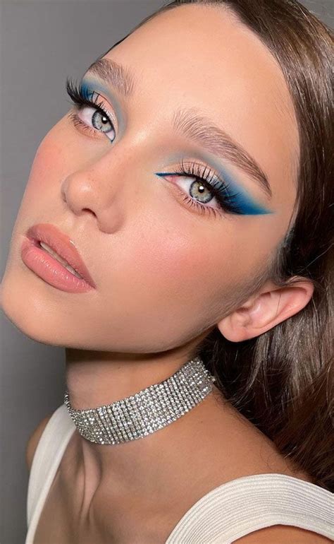 Maquillaje para vestido azul: 8 ideas que te harán BRILLAR día y noche