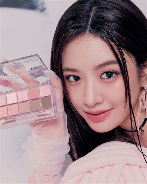 CLIO Pro Eye Palette: Koshort in Seoul Edition #Lazy Soft Paw – SUKOSHI ...