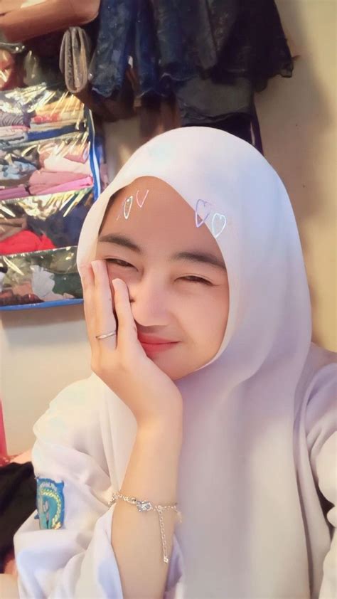 30+ Foto Cewek Cantik SMA: Pesona yang Tak Tertandingi - Twibbonesia