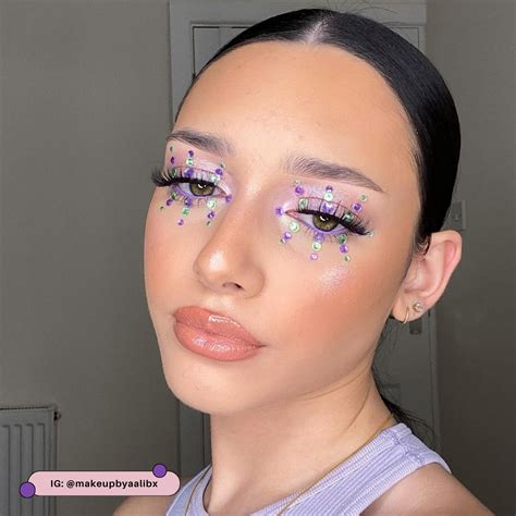 Stylists are reacting to the bold new rave hair looks on runways 19