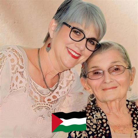 Con la boca es un mamey . Mire doña, hace rato que se le vio el refajo