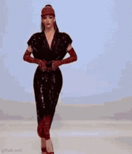 Fashion Style GIF - Fashion Style - Discover & Share GIFs