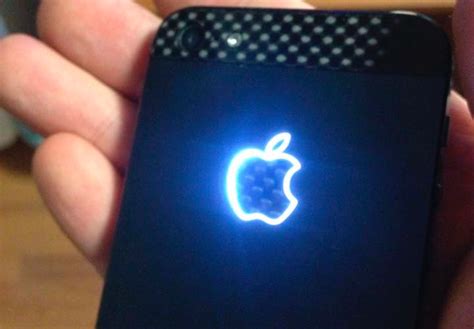 Контурный светящийся логотип Apple