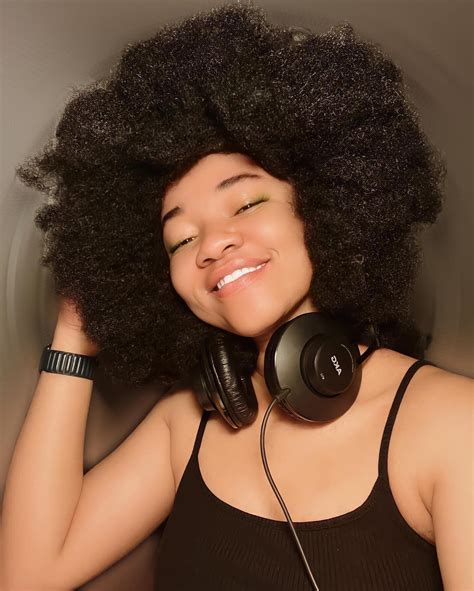 Viveeyan - Singer & Songwriter