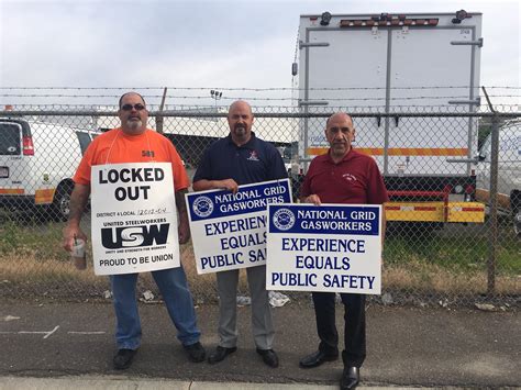 Standing in solidarity with USW Locals 12003 and 12012 – Boston Carmen