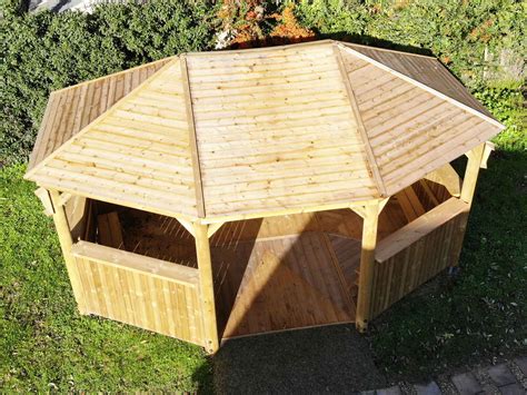 Hilltop First School - Educational Play Environments