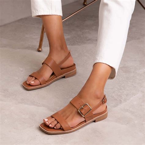 women tan sandals