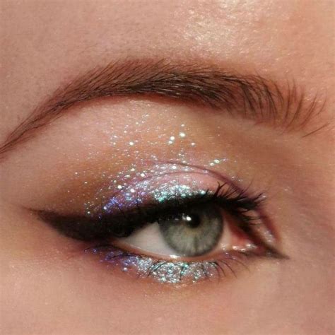 Pin by 태양 on Makeup | Makeup eyeliner, Makeup pictures, Eye makeup