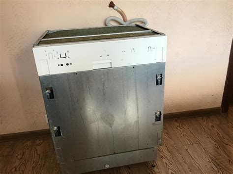 Работающая п/м машина. Желательна замена нижнего разбрызгивателя ...