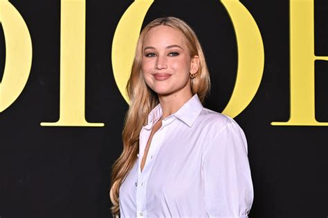 Sokkolta a rajongókat a totál meztelen Jennifer Lawrence