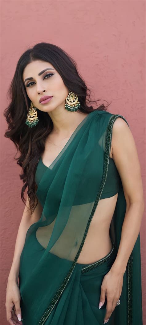 Sherlyn Chopra navel in green saree with red blouse : r/NavelNSFW