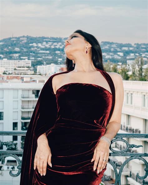 IN PICS: Sunny Leone sizzles in velvet gown worth Rs 2.4 lakhs for