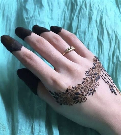 Pin di Its&🤍 su itss | Mehandi designs, Semplici disegni mehndi