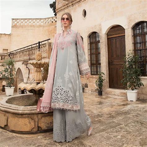 Turkish actress Gulsim Ali features in Maria B Luxe Lawn collection ...