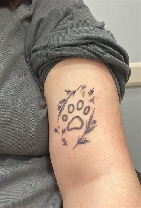 Placement of another paw next to this paw? : r/tattooadvice