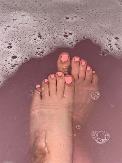 Dahlia Noire's feet