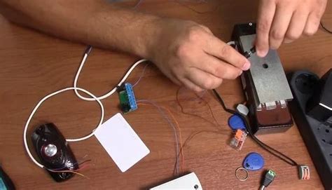Контроллер Z5-R подключение считывателя, замка и добавление ключей с ...