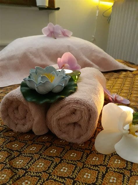 Lesbian Oil Massage: A Controversial New Trend Taking Over The US? Image 2