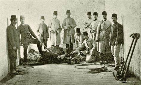 2- Halkalı Ziraat Mektebi’nde baytar adaylarının hayvanlar üzerinde ...