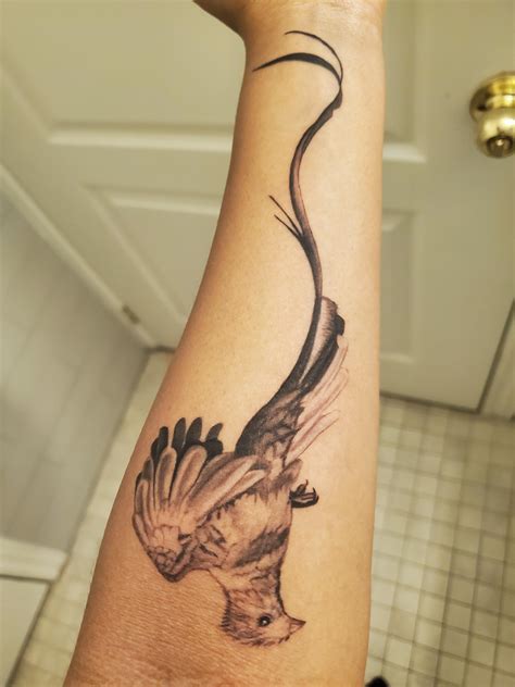 Nornal to have bumpy raised lines on a 4 day old tattoo? : r/tattooadvice