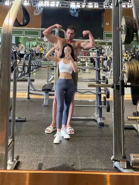 Found a fit and gym-loving WMAF couple. I added a couple of cute gifs