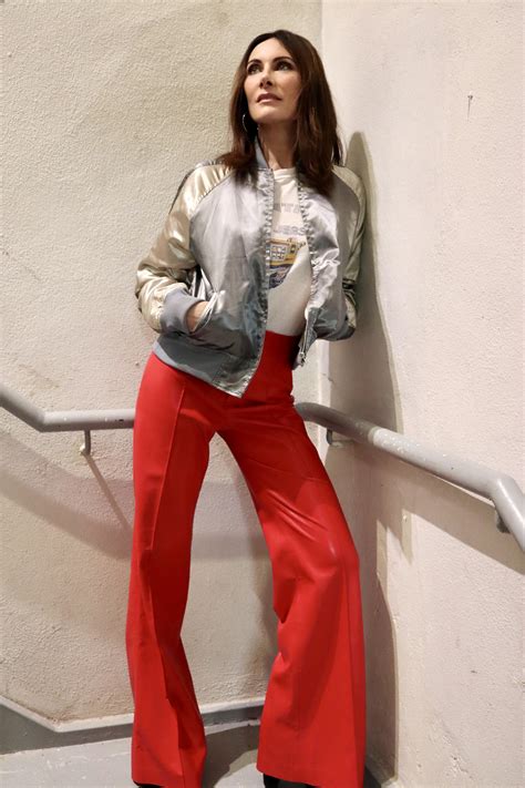 laura benanti bikini 4