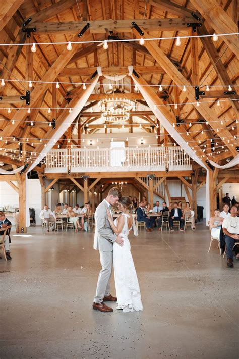 Wedding Venue Details - Breckenridge Barn