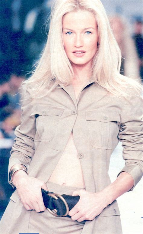 Karen Mulder photo #12480 | Celebs-Place.com