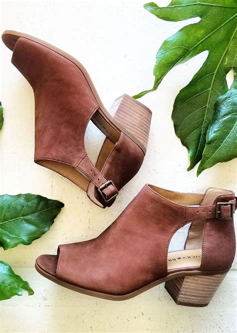 Exploring Lake City Way Seattle reveals some incredible thrift stores 9