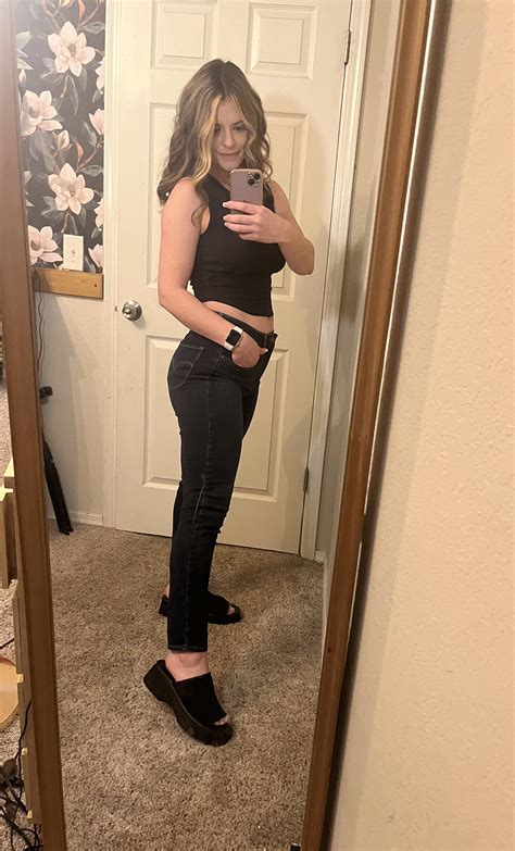 Outfit for the Oscars' viewing party : r/femalefashion