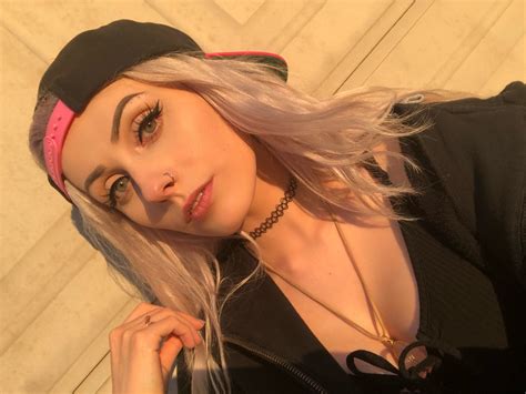 "Hi" : r/Rolyat