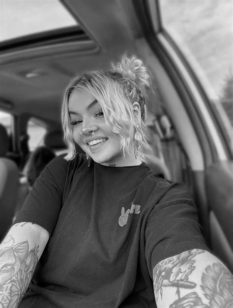 PinupBarbie222🤍 (@pinupbarbie222) • Instagram photos and videos