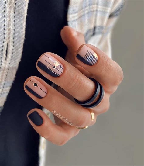 23+ Chic Line Nail Designs For A Modern Aesthetic in Any Season