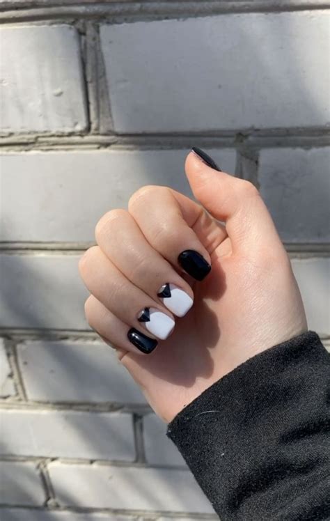 Маникюр черно белый квадратные короткие ногти | Nails, Beauty