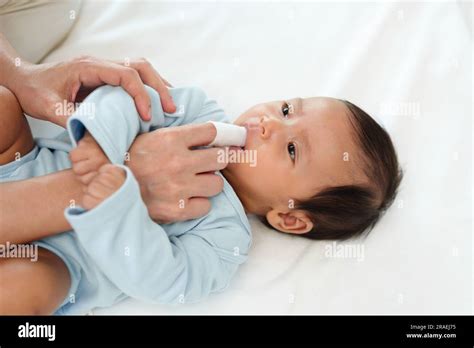 how to clean newborn mouth and tongue