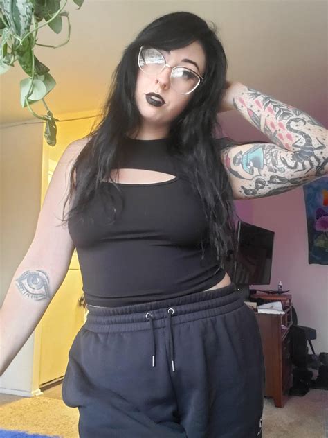 🖤Lauryn Luna🖤 (u/laurynxluna) - Reddit