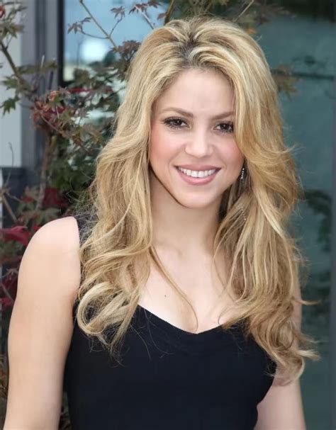 Shakira Hairstyles: 10 Iconic Curly Hair Looks