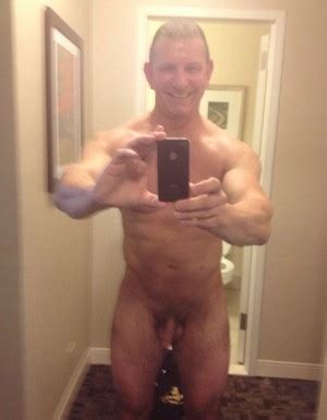 ROBERT IRVINE Nude - AZNude Men