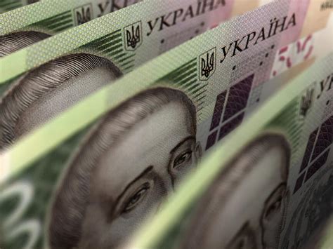 Гривна к евро и доллару дорожает второй день / ГОРДОН