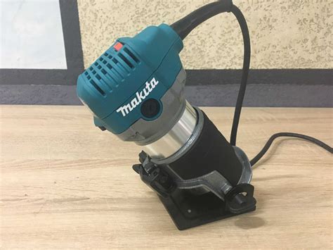 Фрезер Makita RT0700C 6-8мм (2/3/4 базы в комплекте): 3 350 грн ...