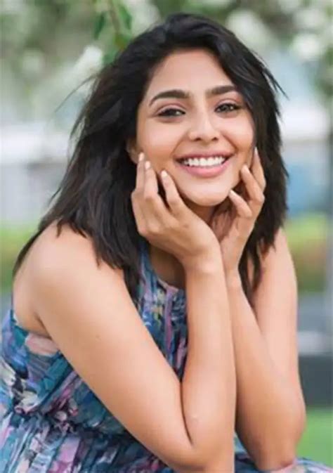 ammu  review  drama brings   relevant  recurring