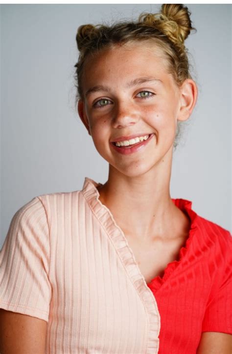 Elle Graham – TresA