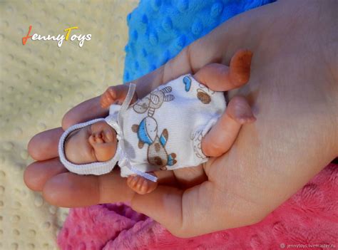Купить Мини реборн из полимерной глины с одеждой и аксессуарами ...