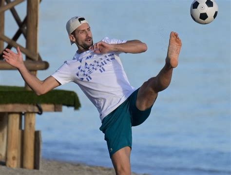 Джокович започна ваканцията на плажа в Марбея – TennisKafe