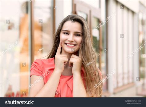 Dimple model : 2 519 images, photos et images vectorielles de stock ...