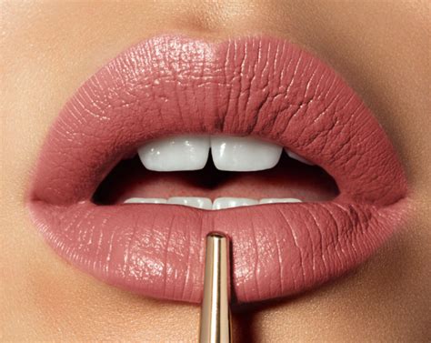 Hourglass Cosmetics vows to go fully vegan by 2020 | Metro News