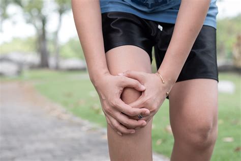 Knee Pain Above The Kneecap | The Causes & Treatment