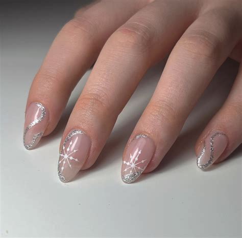 45+ Subtle Christmas Nails Design Ideas