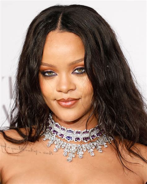 11 Super Sexy Photos Of Thick Rihanna